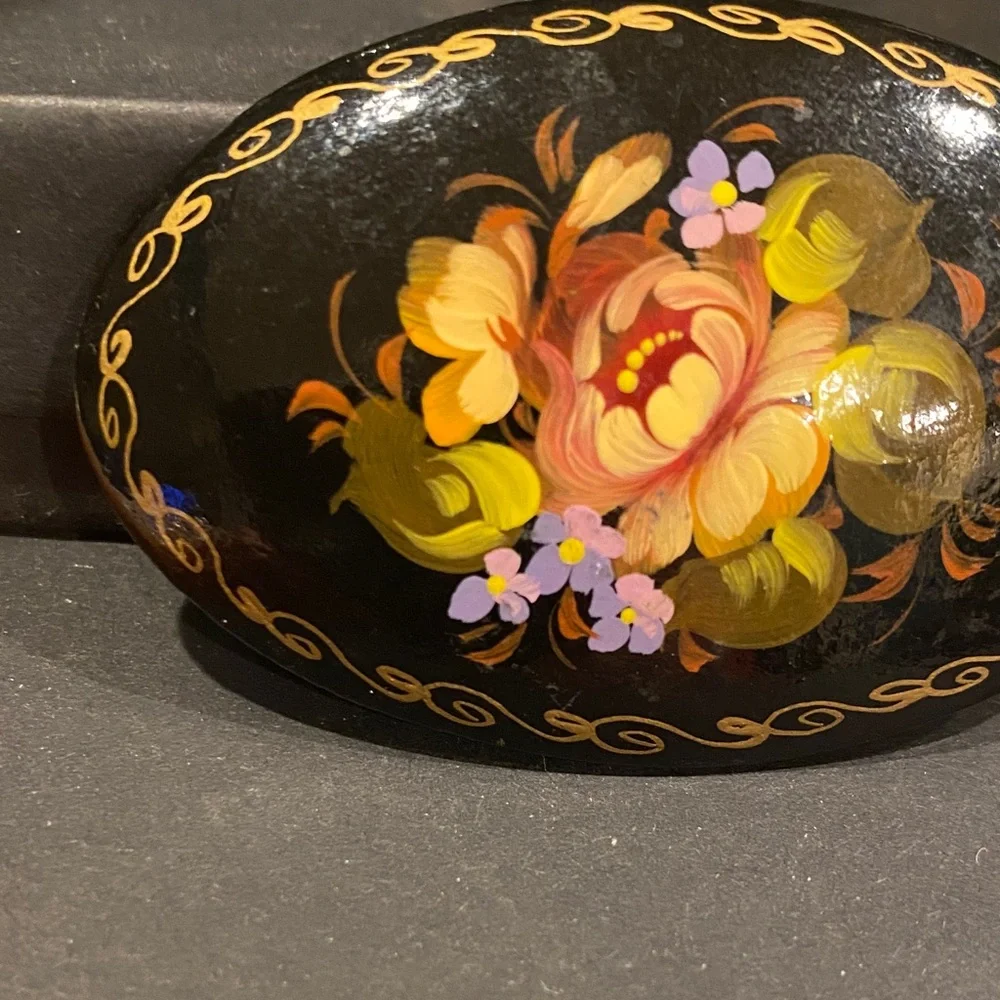 Russian Floral Hand-Painted Brooch - Picture 2 of 5